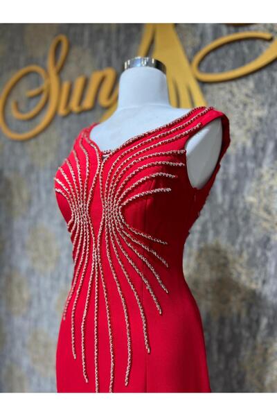 MODA Kırmızı Kalın Askılı Sırtı Açık Beyaz Taş Detaylı Balık Model