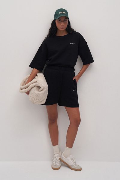 mathilda store Pantaloni scurți negri Basic Jardon cu detaliu de broderie