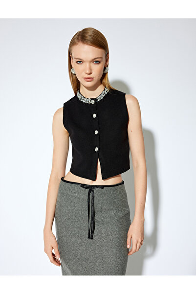 Koton X Melis Ağazat - Düğmeli Yakası Taş İşlemeli Crop Triko Süveter