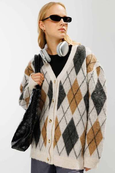 Hooopstore Plaid Diamond Pattern Raised Beige Cardigan
