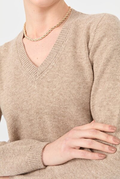 Desen Triko Μπεζ πουλόβερ με λαιμόκοψη V - Γυναικείο Κλασικό Μάλλινο Μοντέλο