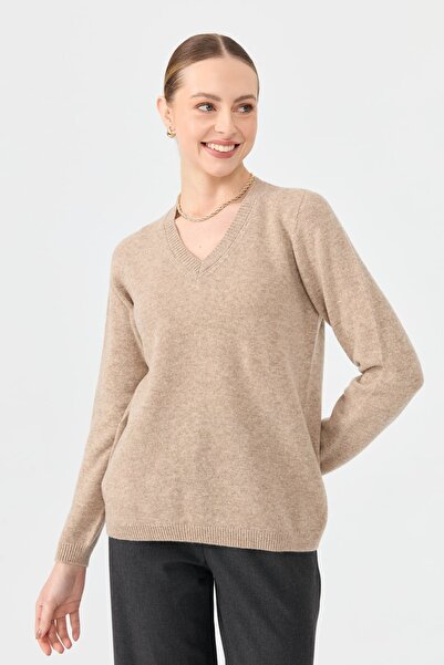 Desen Triko Μπεζ πουλόβερ με λαιμόκοψη V - Γυναικείο Κλασικό Μάλλινο Μοντέλο