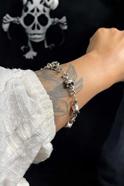 Vesaire Accessories Antik Gümüş Kaplama Gotik Kafatası Bileklik