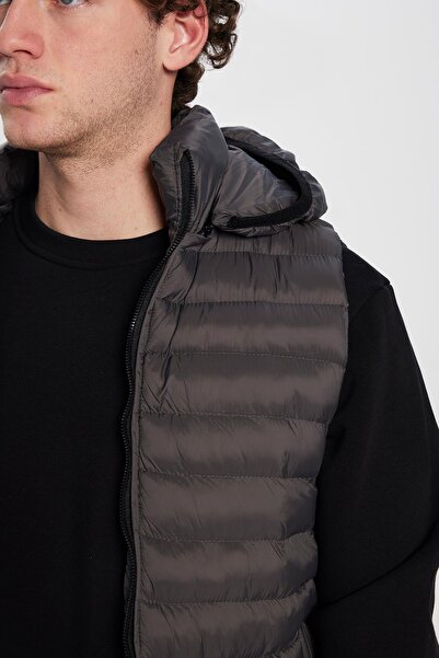 Tudors Erkek Slim Fit Dar Kesim Astarlı Rüzgar Geçirmez Cepli Çıkarılabilir Kapüşonlu Şişme Yelek