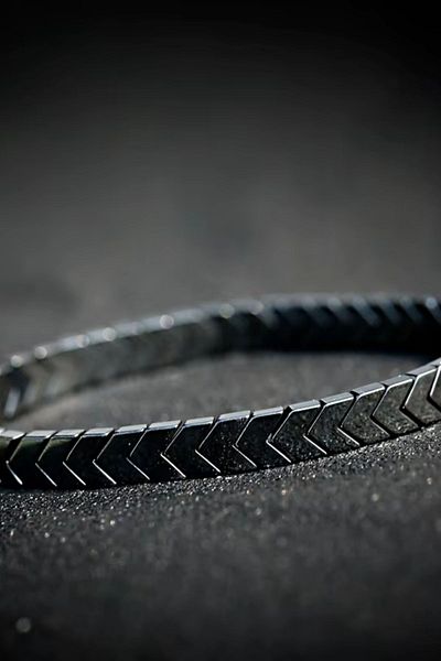 SAPHYRA Natural Stone Hematite Look Arrow Sergeant Men's Bracelet