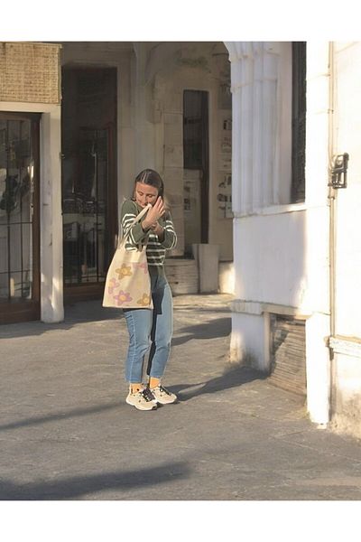 Chi-Chi Papers Floral Gabardine Cloth Sleeve Bag – Design That Elegance and Durability Meets!