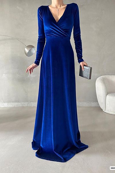Deafox Saks – Blaues, zweireihiges Kleid aus Samtstoff mit langem Ärmel und Schlitzdetail in Maxilänge