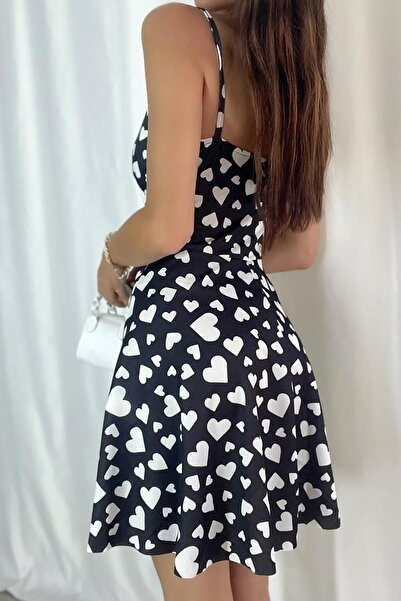 Deafox Rochie evazată din țesătură creponată cu model de inimă cu bretele subțiri negre