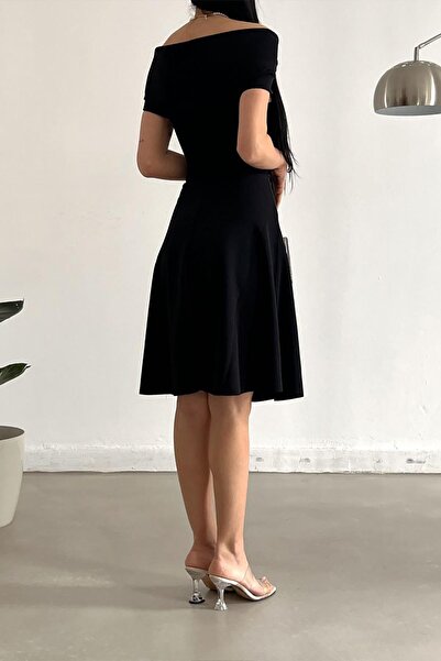 Deafox Siyah Madonna Yaka Krep Kumaş Kloş Elbise