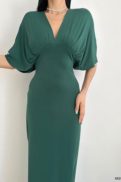 Deafox Grünes Kleid aus Sandstoff mit langen Schlitzen und Fledermausärmeln