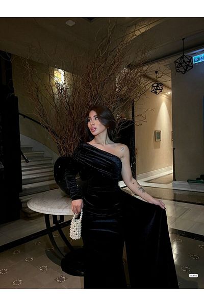 maf collection Women's Black One Shoulder Stone Detailed Long Velvet Dress