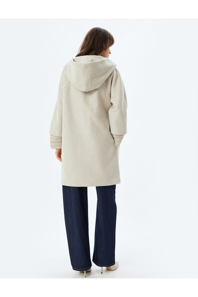 Koton Extra Quilted Cashmere Coat - με κουκούλα, λεπτομέρεια εσωτερικής ενδυμασίας και τσέπες με κουμπιά