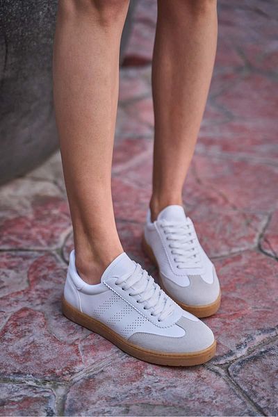 Madamra Weiße Sportschuhe mit Logo für Damen