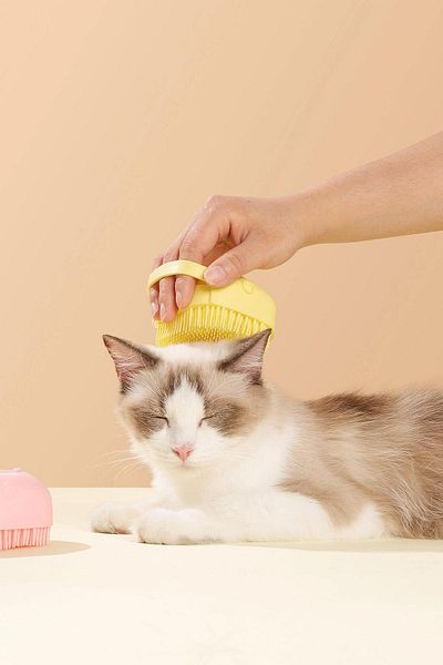 GOBYPET Cat and Dog Pet Washing Brush with Shampoo Chamber Silicone Yellow