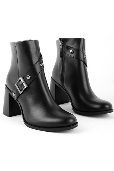 Kids Club Shoes Μαύρες γυναικείες μπότες Feles με τακούνι - με λεπτομέρεια ζώνης και πόρπης