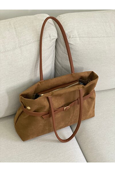 BAGLOVİS ÖNÜ TOKA DETAYLI GENİŞETİLEBİLİR SÜET TABA OMUZ ÇANTASI