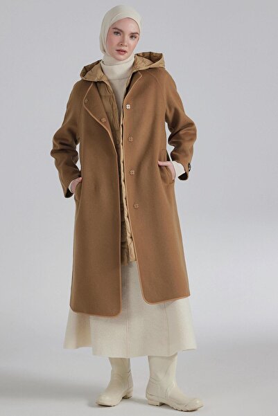 Tuğba Kaz Tüyü Yelekli Yün Kaban - Camel