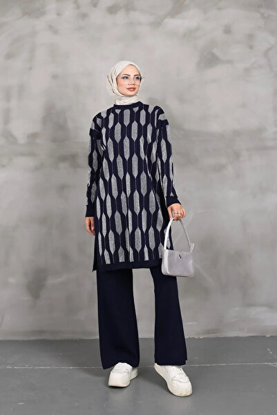 nacar çarşı KADIN MODEST GEOMETRİK DESENLİ YANDAN YIRTMAÇLI SİMLİ TRİKO TUNİK