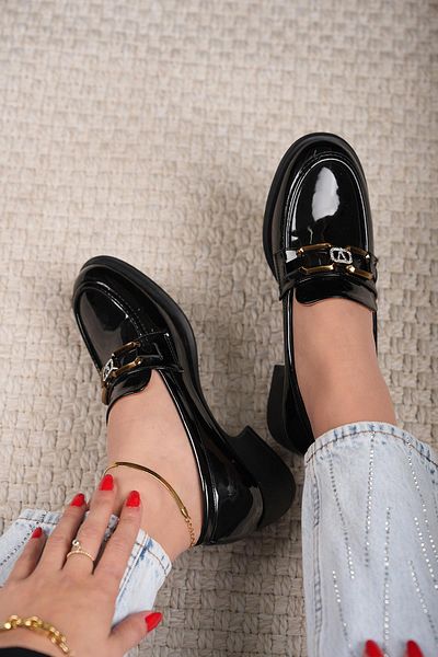 Stilbagshoes Λουστρίνι μαύρα γυναικεία παπούτσια - Εισαγόμενη λεπτομέρεια από πέτρα και πόρπη