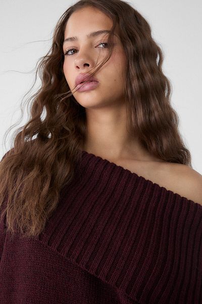 Stradivarius Exposed shoulder knit sweater