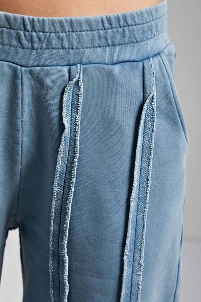 its basic Indigofarbene, gewaschene Damenhose mit individuellem Farbdesign