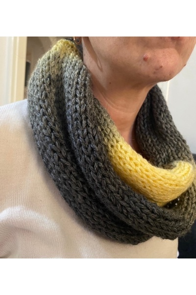 NEŞELİ HOME EL ÖRGÜSÜ %100 YUMUŞAK YÜN SALAŞ BOYUNLUK SİYAH SARI RENK 25X55 cm