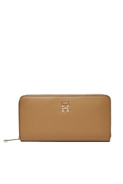 Tommy Hilfiger Women's Wallet - Stylish and Functional Design