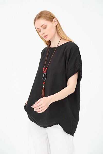 Butik Бавовняна жіноча футболка - чорна (з подарунковим намистом)