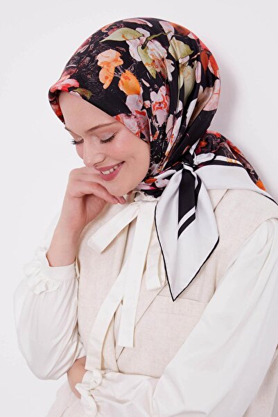 Levidor Siyah Çiçek Sulu Boya Twill Ipek Eşarp