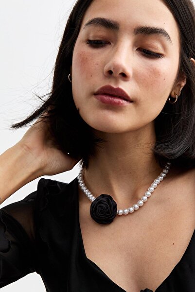 New Obsessions Black Rose Detailed Glass Pearl Necklace