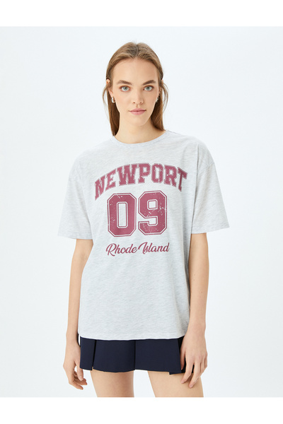 Koton Κολλέγιο εμπριμέ με λαιμόκοψη με κοντό μανίκι υπερμεγέθη μπλουζάκι