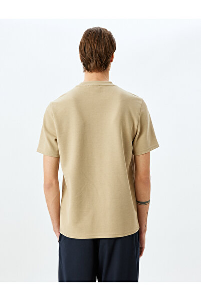 Koton Bisiklet Yaka Dikiş Detaylı Regular Fit Pamuk Karışımlı Kısa Kollu Tişört