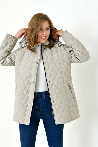 Butik Μεγάλο μέγεθος με κουκούλα και καπιτονέ παλτό με φερμουάρ