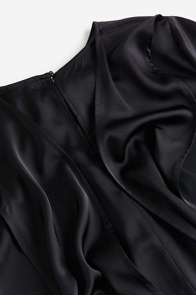H&M Tie-detail dress