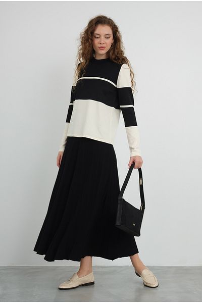 HEQA Black-Ecru Block Patterned Sweater