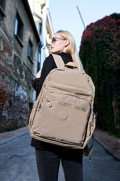 YOGII Unisex Pose Model Laptop Backpack - Κομψή ποιότητα, αδιάβροχο, VIP για το σχολείο και τα ταξίδια