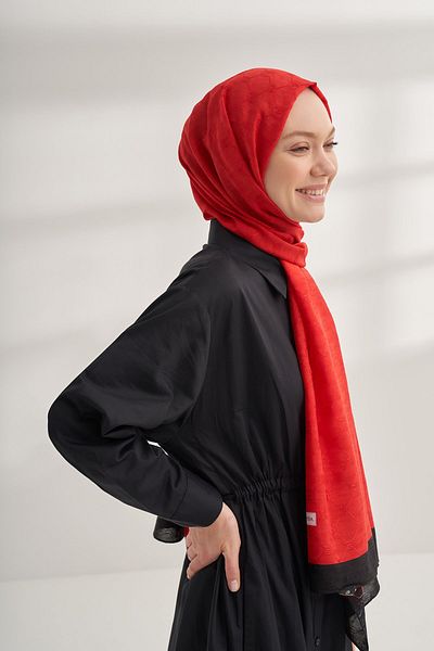 ARMANDA Chain Monogram Shawl - Red