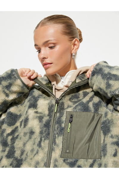 Koton Oversize Peluş Ceket Kapüşonlu Fermuarlı Cep Detaylı