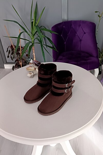 LA CALZATURE Cizme de damă din piele intoarsa maro cu centura dubla de marime...