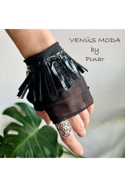 VENÜS MODA by Pınar قفازات من التول السميك من الليكرا باللون الأسود مجموعة 2025 F/W قفازات بتصميم خاص مع شرابات من الجلد اللامع