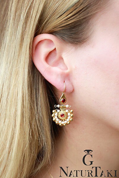 Naturtakı Altın Kaplama 925 Ayar Gümüş Sivrihisar Küpesi - Kırmızı Taşlı Incili Tasarım - El Üretimi-inci