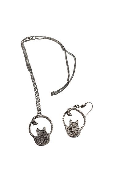 Ororabutik Set of Necklace and Earrings with Cat Figure in Silver Color 32mm Basket