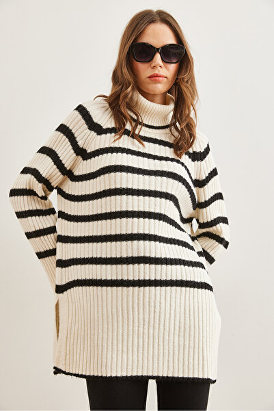 Olalook Раирана трикотажна туника с водолазка в цвят екрю - детайл с цепка Tnk- 19000102