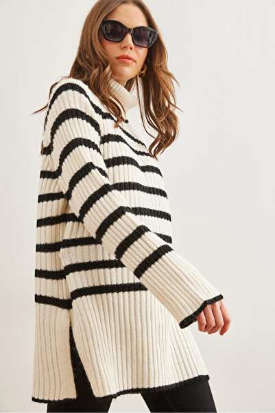 Olalook Раирана трикотажна туника с водолазка в цвят екрю - детайл с цепка Tnk- 19000102