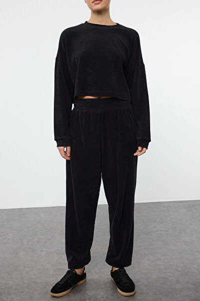 Trendyol Collection Άνετο σετ μαύρης πλεκτής αθλητικής φόρμας και πετσετών - TWOAW22EM0138