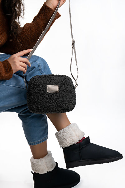Shupe Дамска черна плюшена пухкава мини чанта за рамо Urban Cross
