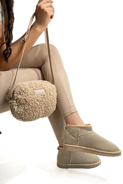 Shupe Geantă de umăr Mini Urban Cross din blană de pluș crem