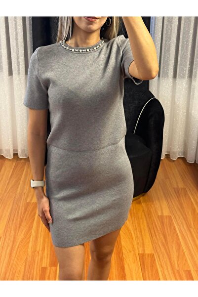 SHINE STYLE Yaka Taşlı Kısa Kol Triko Gri Elbise