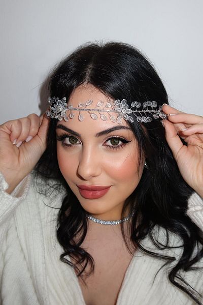TAKIŞTIR إكسسوار شعر الزفاف بتفاصيل حجرية على شكل زهرة فضية اللون