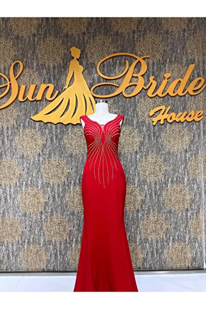 MODA Kırmızı Kalın Askılı Sırtı Açık Beyaz Taş Detaylı Balık Model